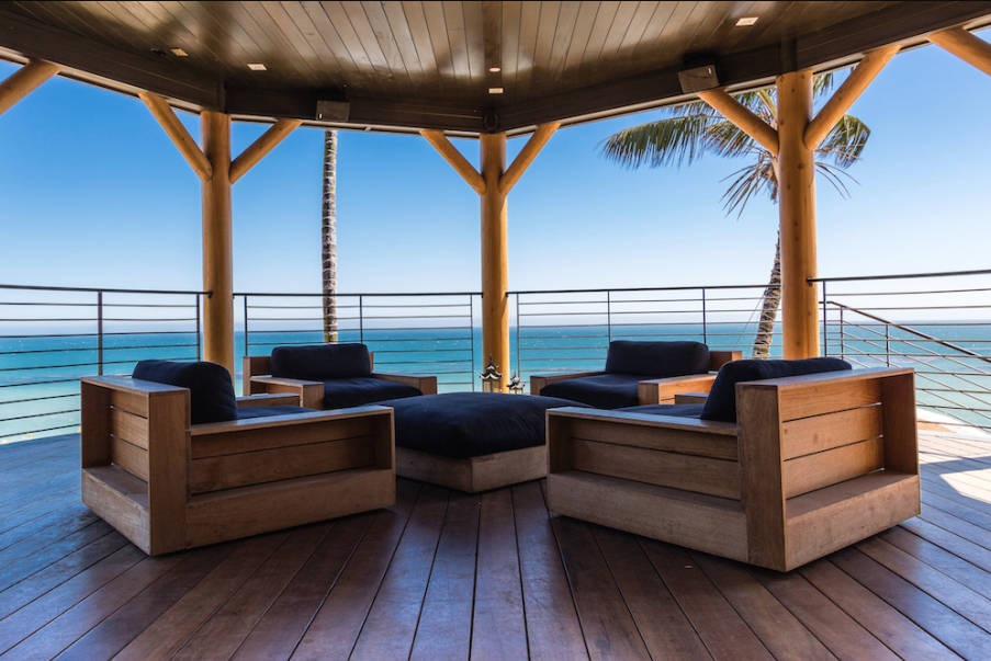 Malibu luxury homes contain many features such as awesome views