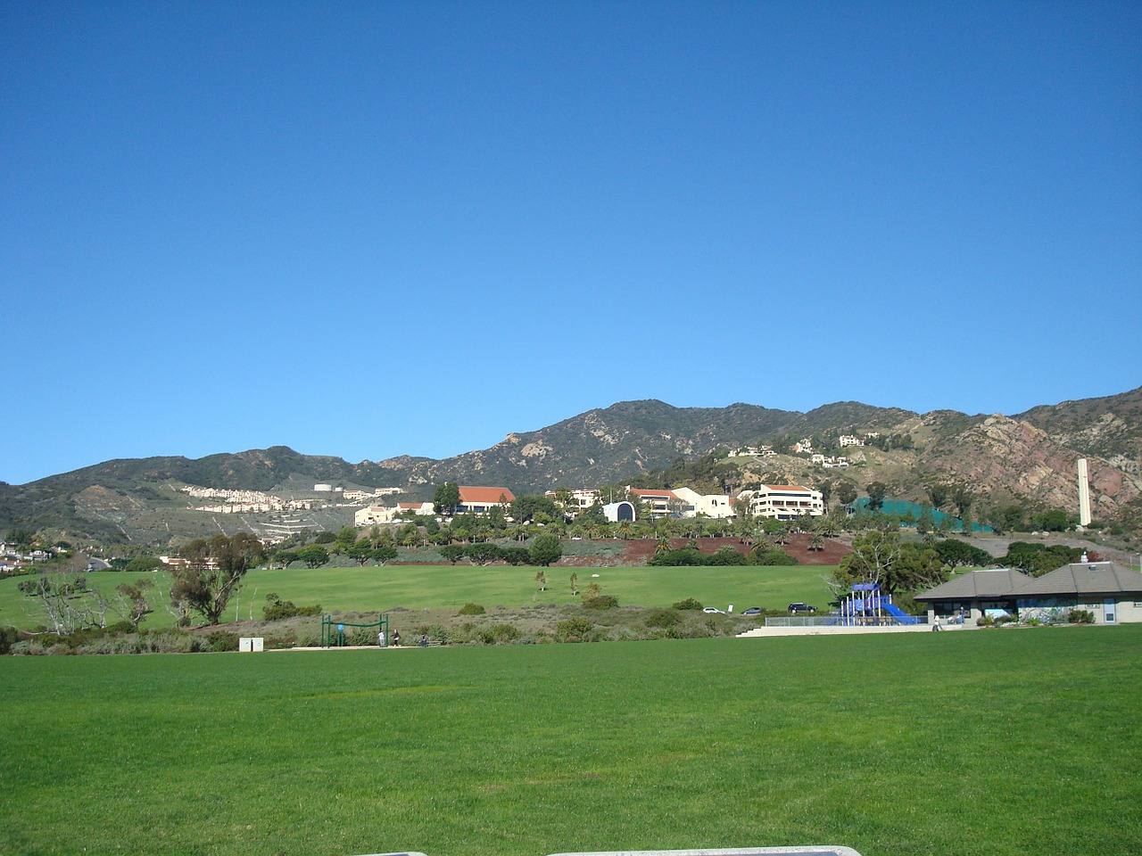 park and mountains at malibu bluffs park los angeles