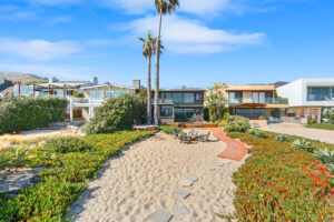 Newly Remodeled California Beach Bungalow Available for Summer Lease